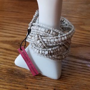 about color PRETTY OFF WHITE BEADED BRACELET